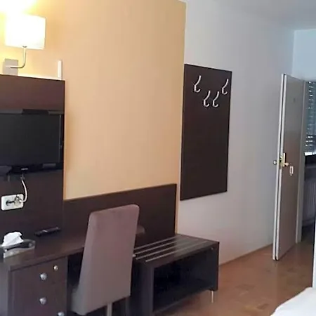 Starkenburger Hof 3*