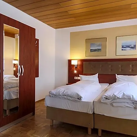 Starkenburger Hof 3*
